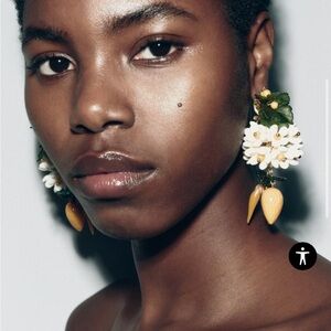 Zara NWT charm flower earrings 4548/212